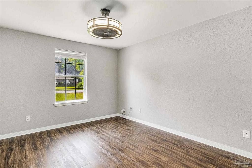 2 Rooms available for rent