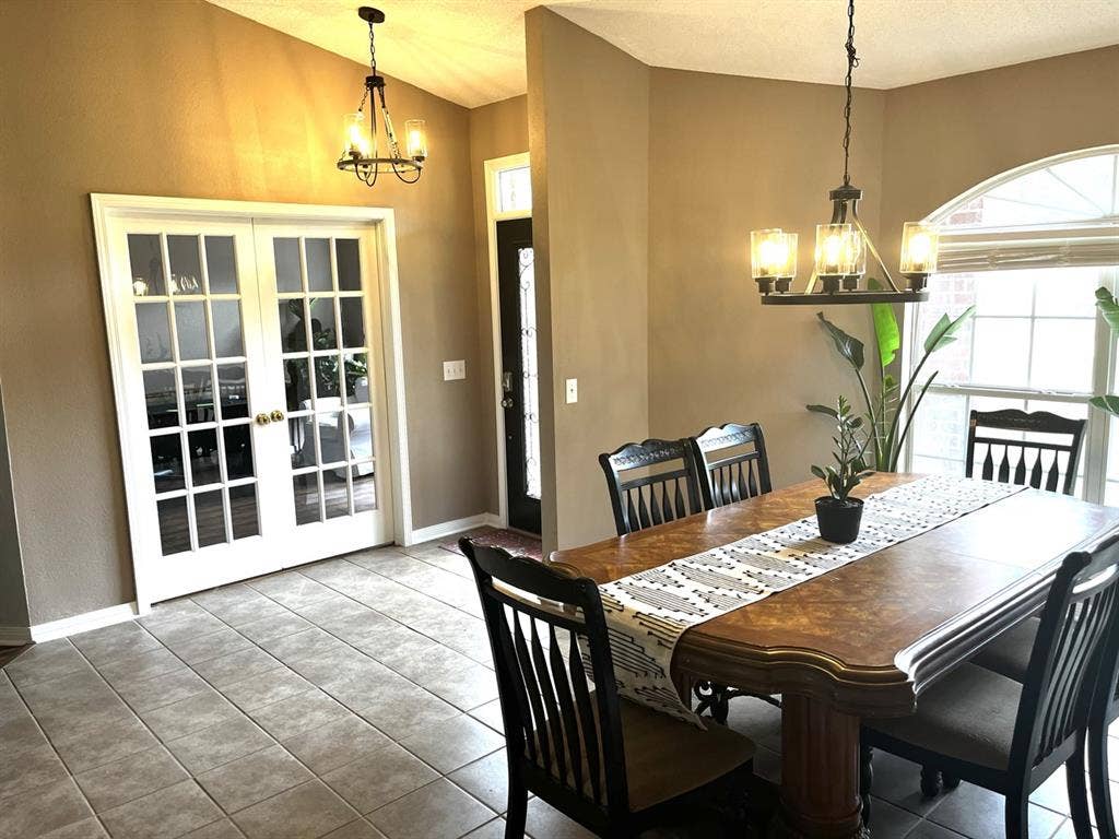 2 Rooms available for rent