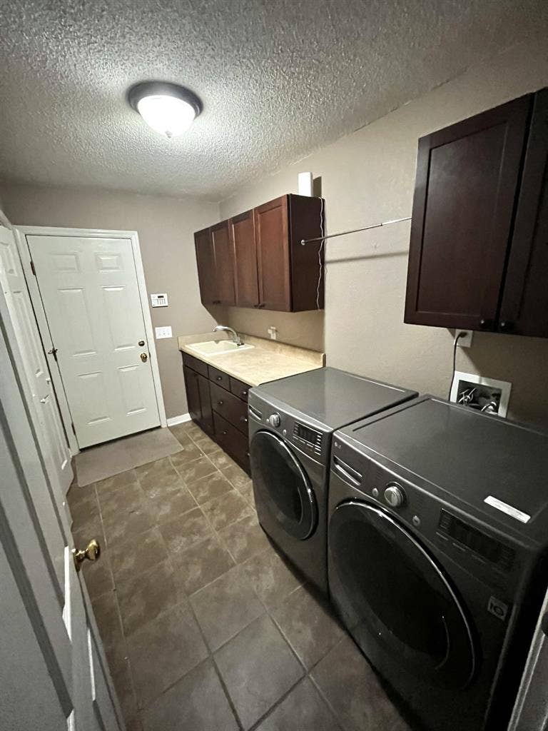 2 Rooms available for rent