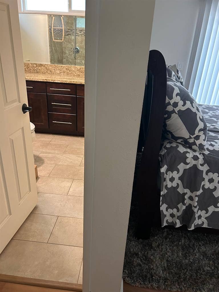 Room w/ ensuite bath+Private Entry