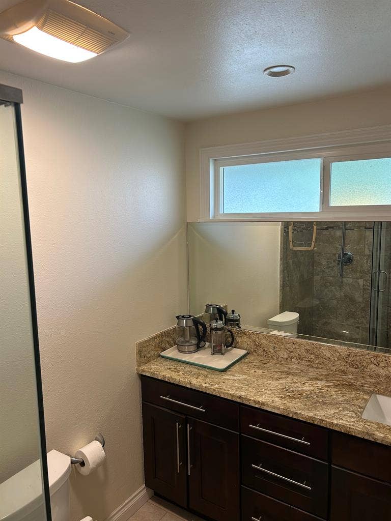 Room w/ ensuite bath+Private Entry