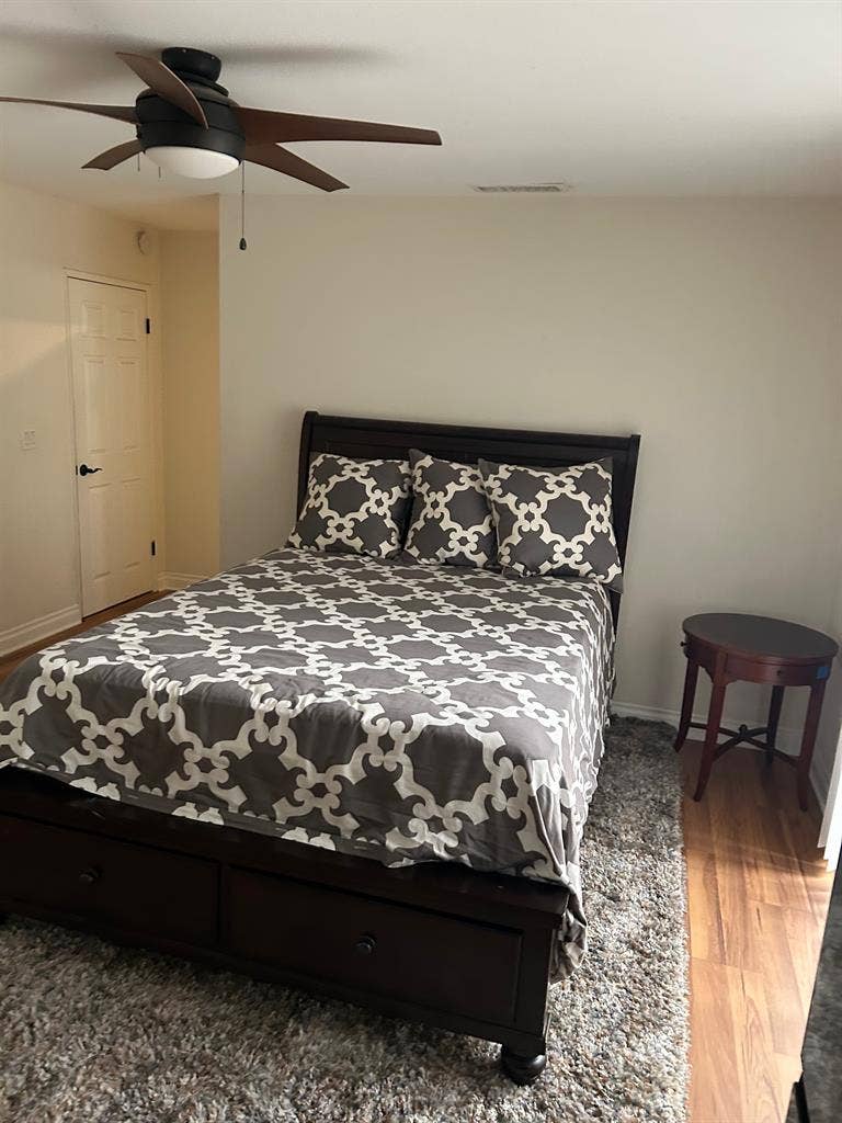 Room w/ ensuite bath+Private Entry