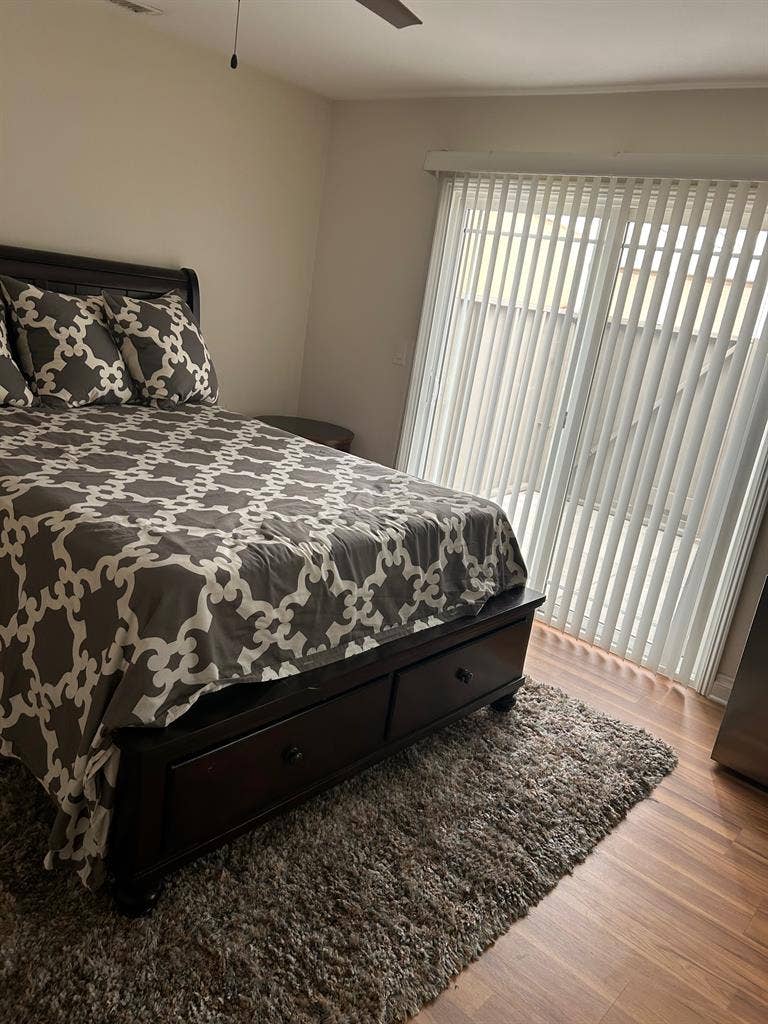 Room w/ ensuite bath+Private Entry