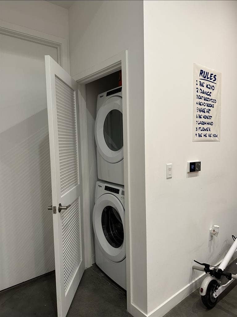 Apt with Calm Roommate 🌿