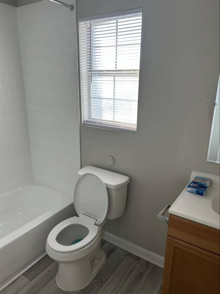 Looking for roommate