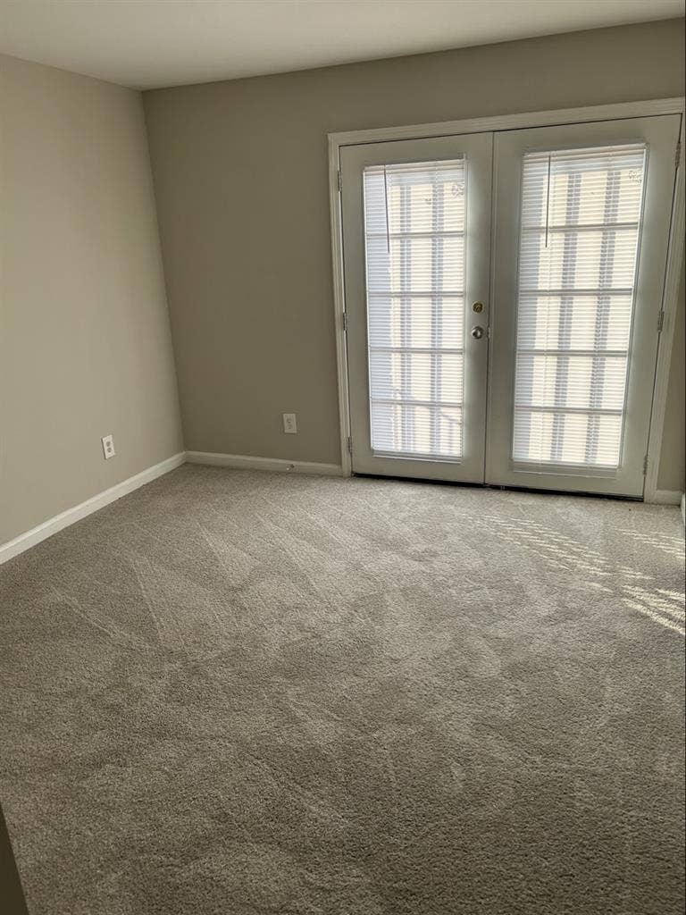 Looking for roommate