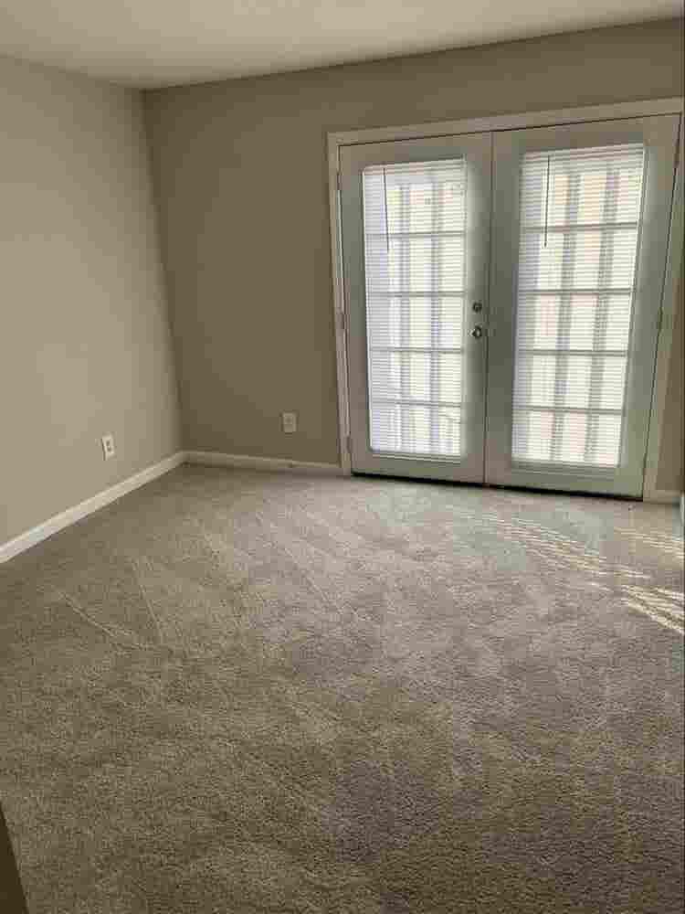 Looking for roommate