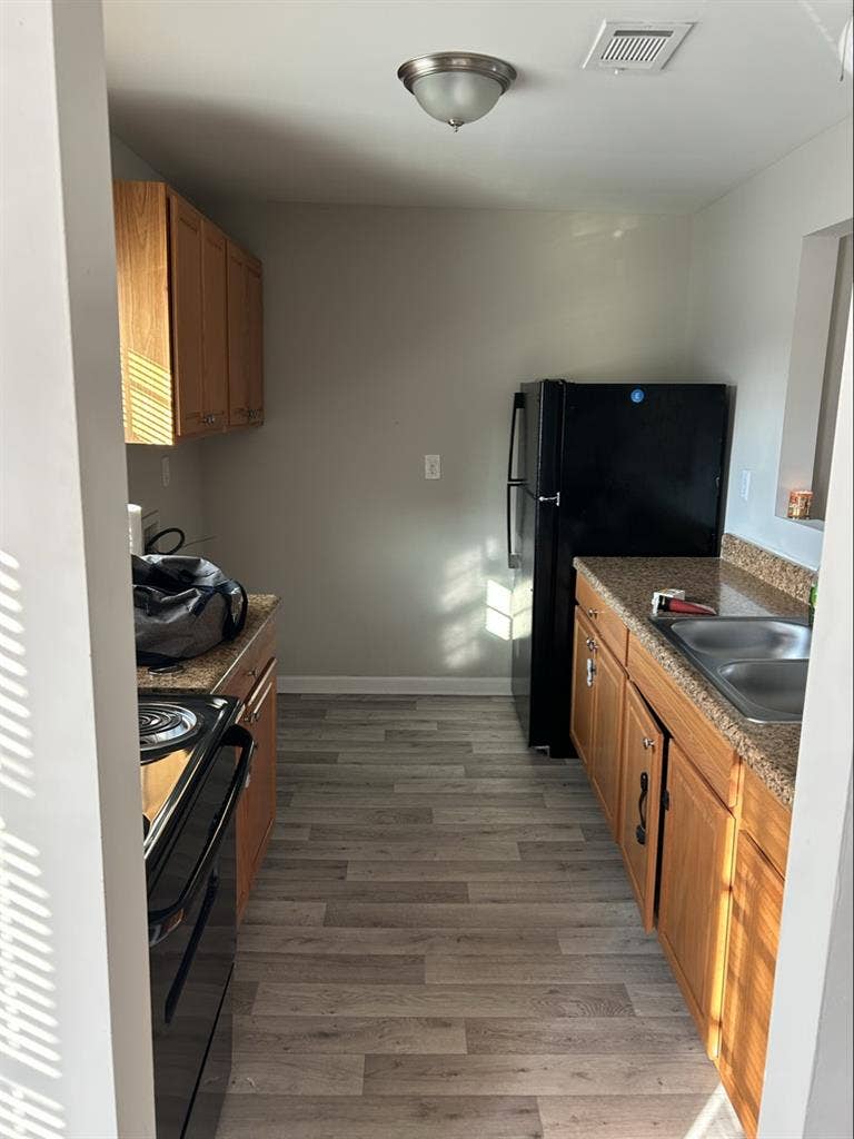 Looking for roommate