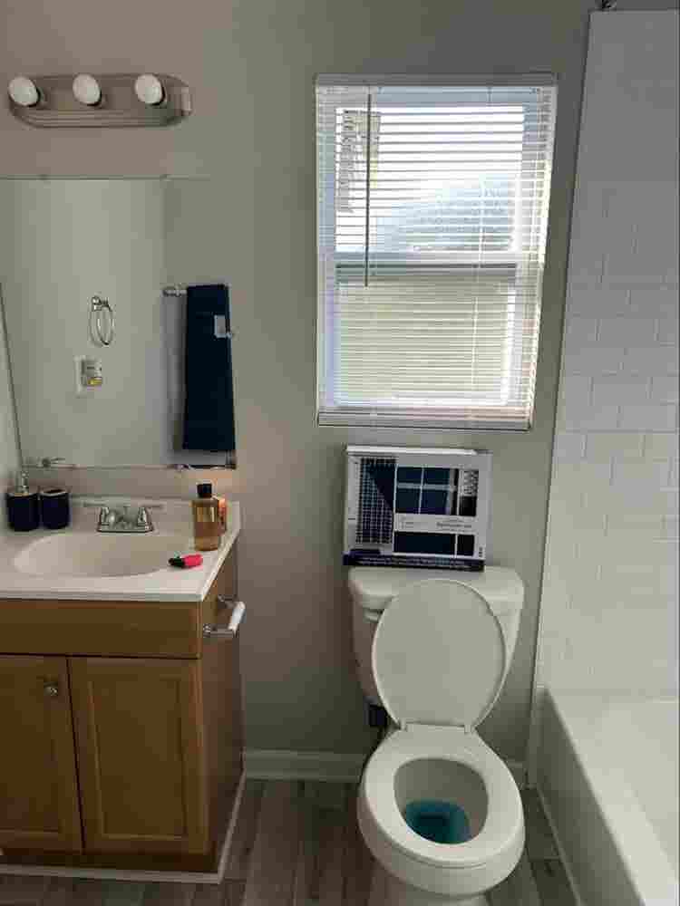 Looking for roommate