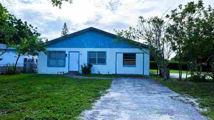 Room for rent near the Federal Hwy.