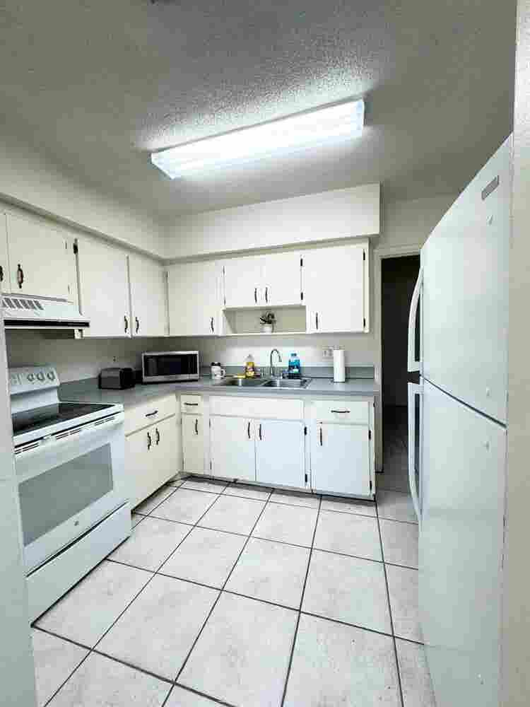 Room for rent near the Federal Hwy.