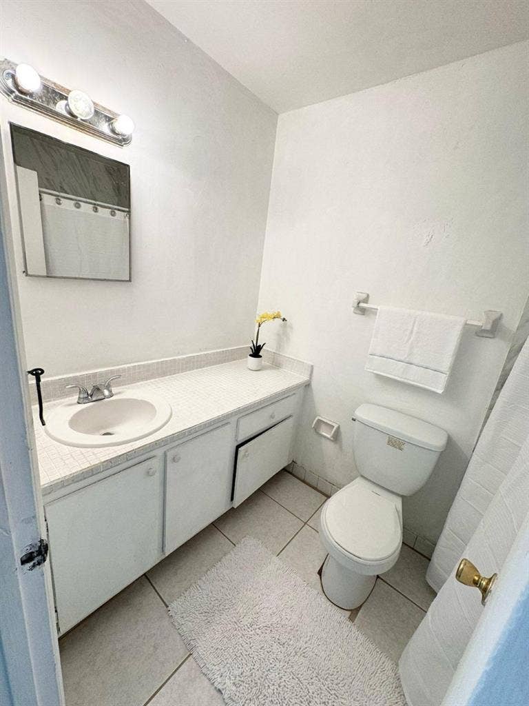 Room for rent near the Federal Hwy.