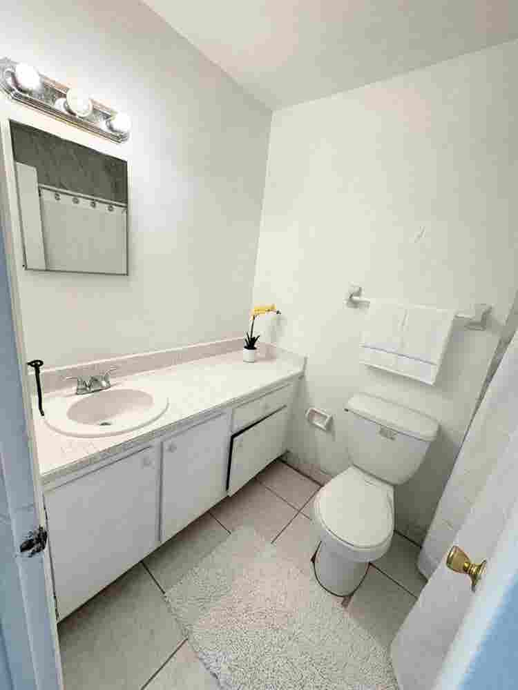 Room for rent near the Federal Hwy.