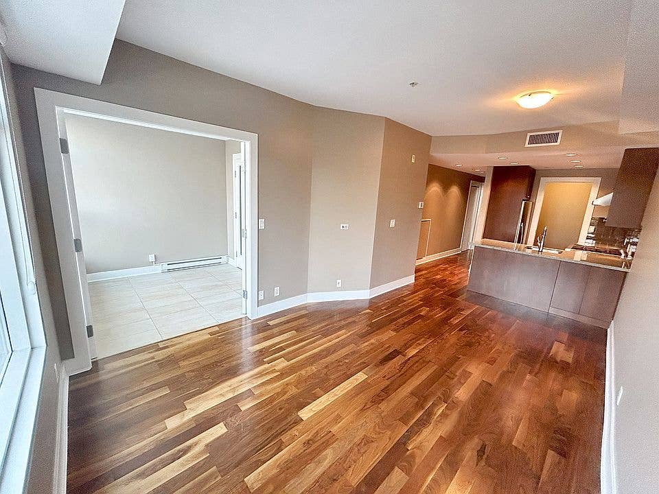 Room South Granville - Women Only