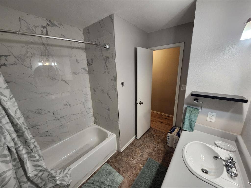 Private Room in Female-only House