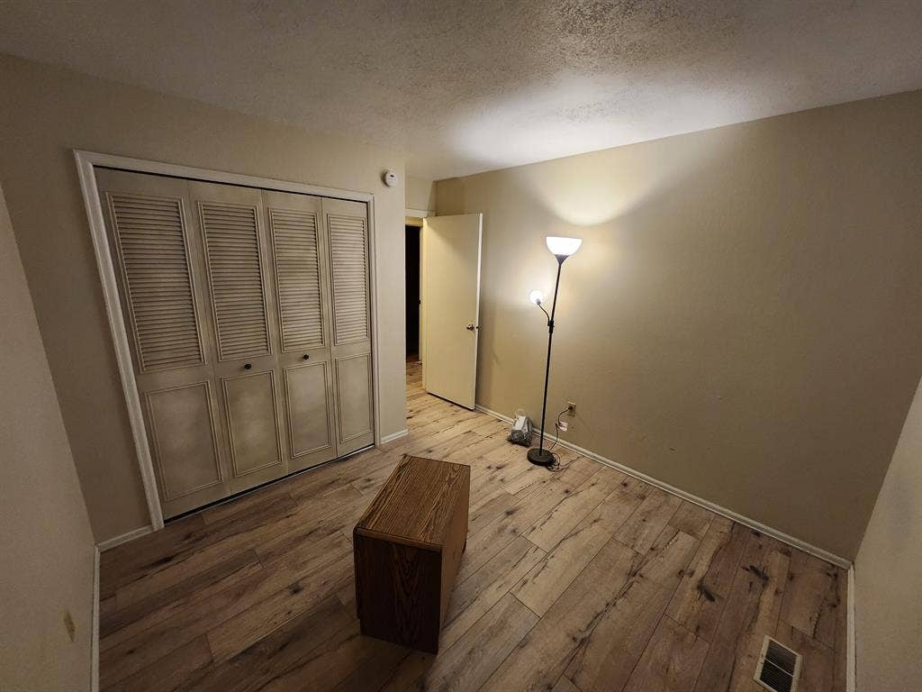 Private Room in Female-only House