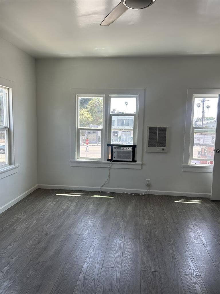 ROOM AVAILABLE TO RENT WEST LA