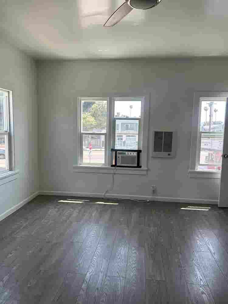 3 ROOMS AVAILABLE TO RENT WEST LA