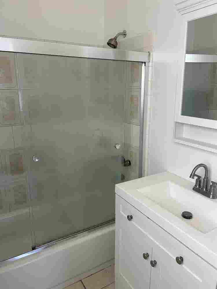 3 ROOMS AVAILABLE TO RENT WEST LA