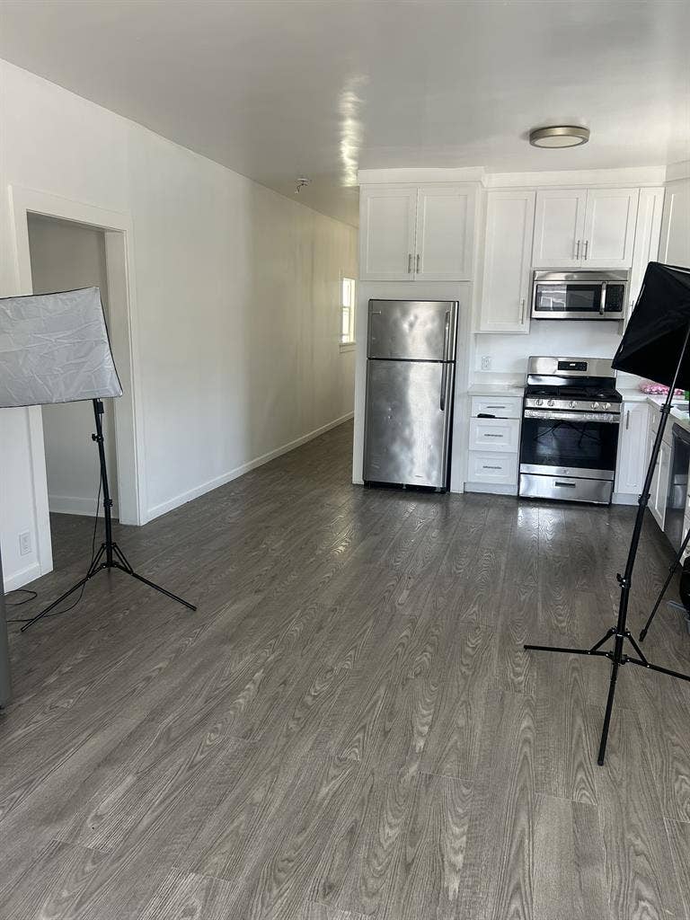 ROOM AVAILABLE TO RENT WEST LA