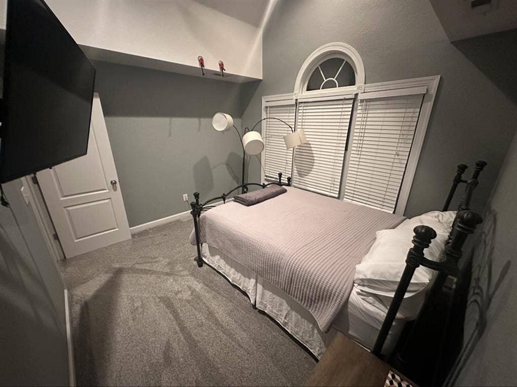 Room for rent in house