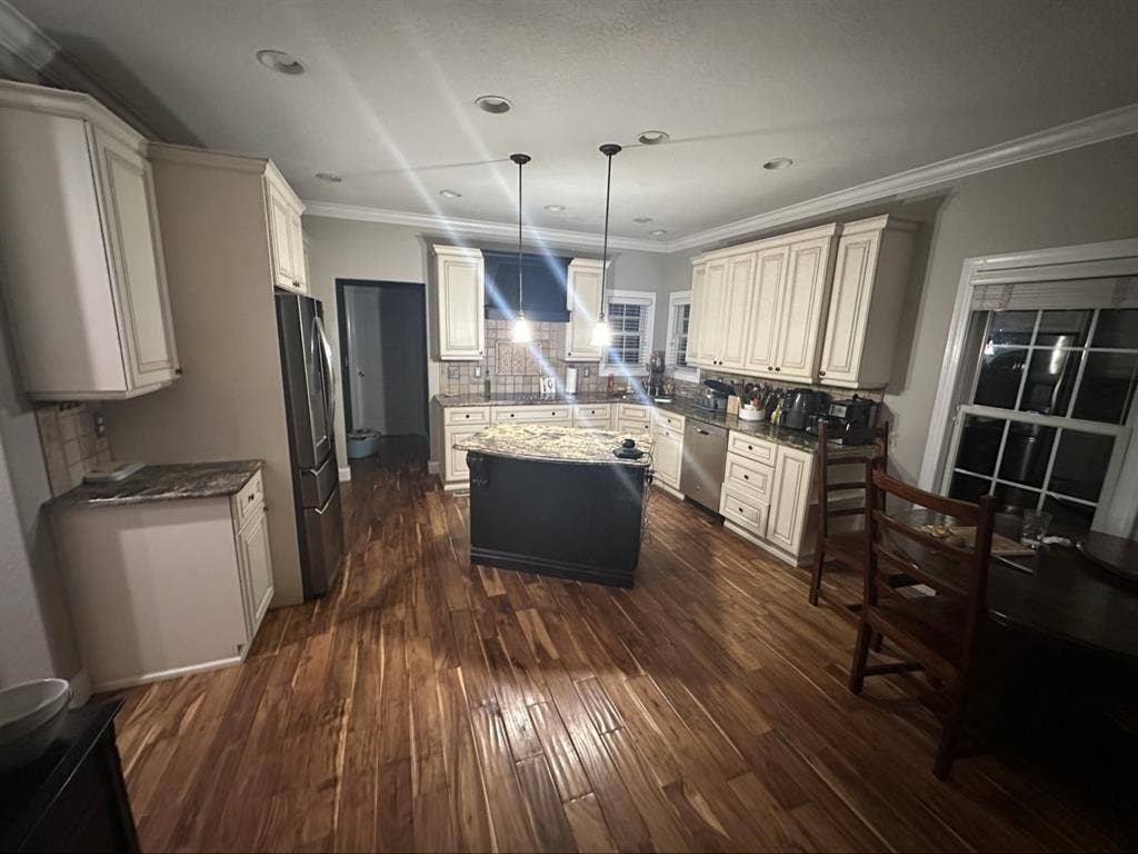 Room for rent in house