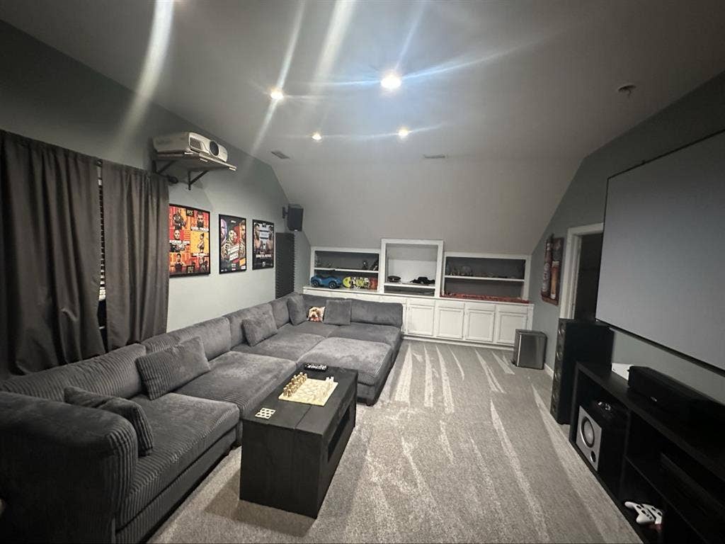 Room for rent in house