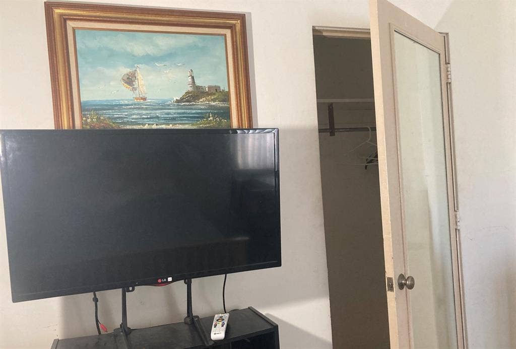 Great chill guys, thriving house