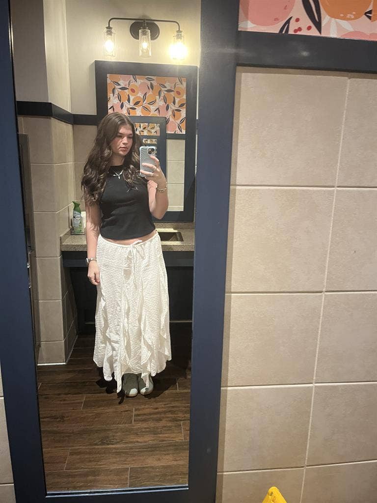 Female roommates needed