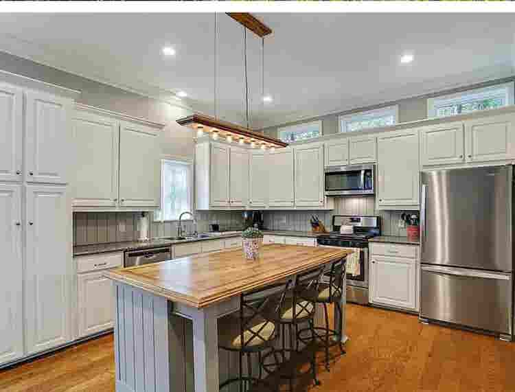 Spare 3rd bedroom for rent in house