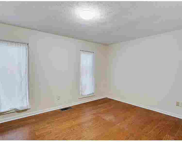Spare 3rd bedroom for rent in house