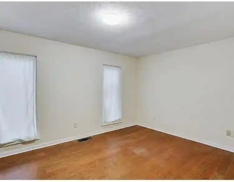 Spare 3rd bedroom for rent in house
