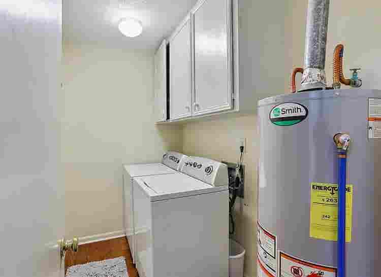 Spare 3rd bedroom for rent in house