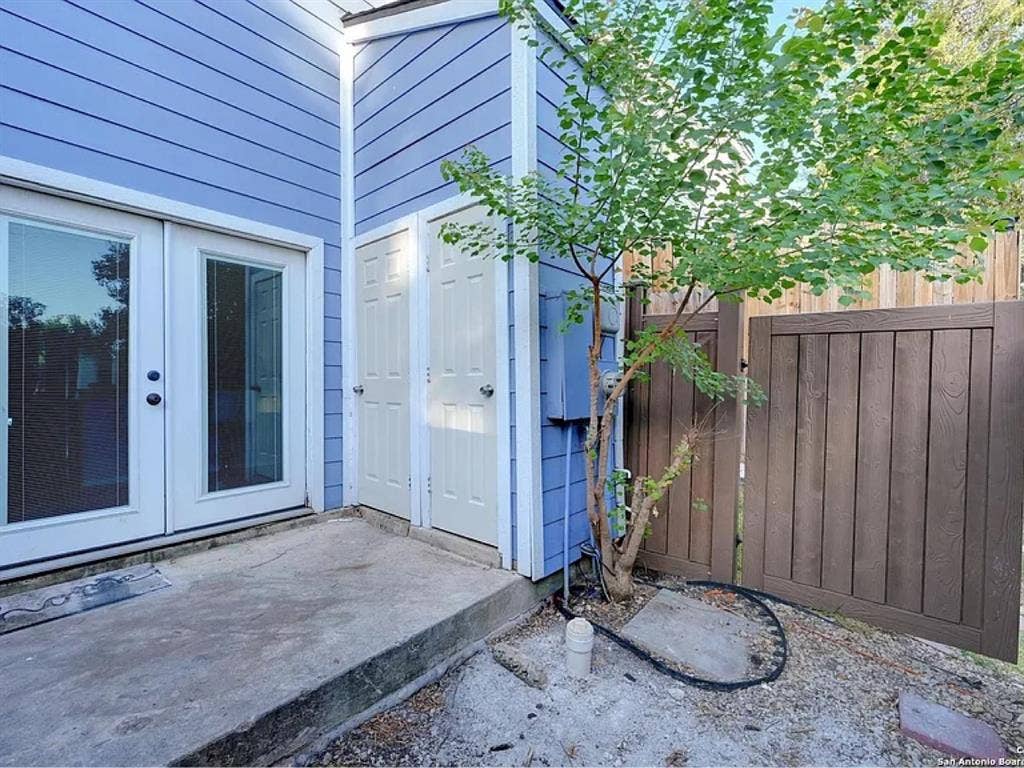 bath quaint townhouse