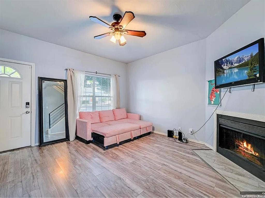 bath quaint townhouse