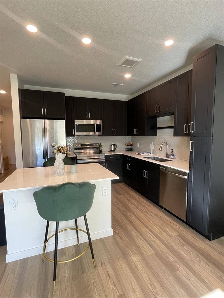 Gorgeous brand new ensuite apt