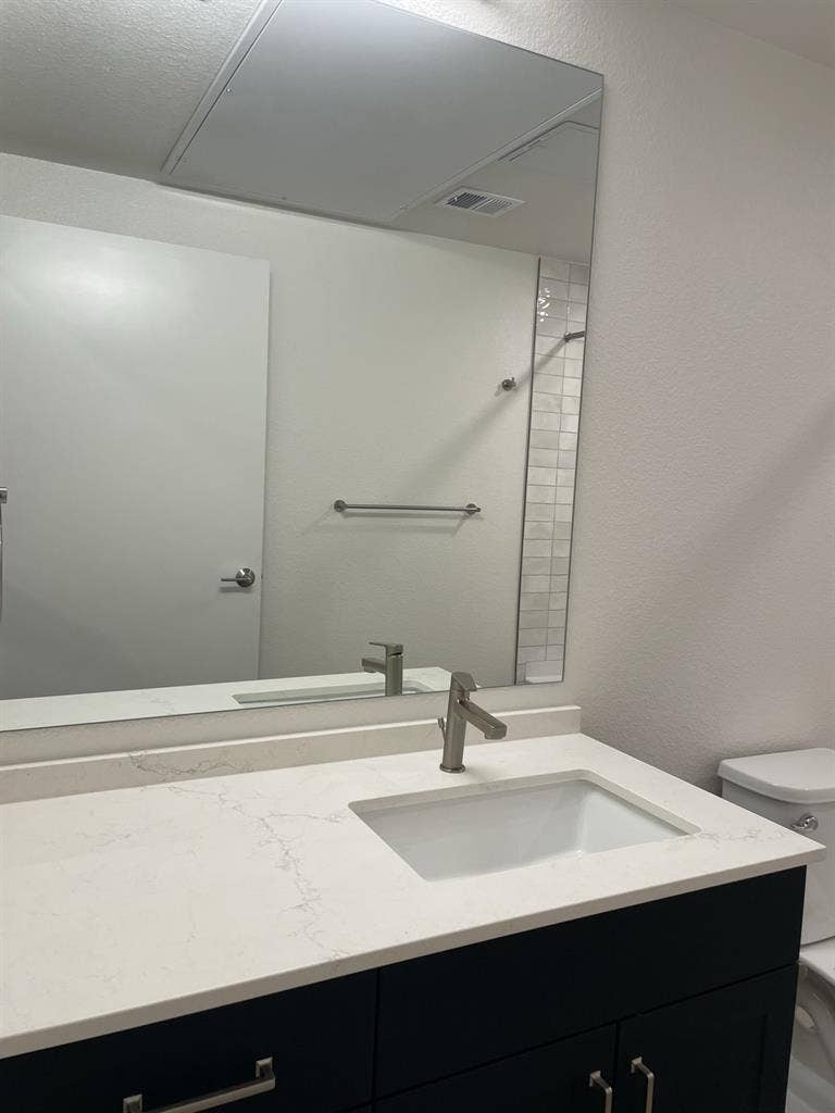 Gorgeous brand new ensuite apt