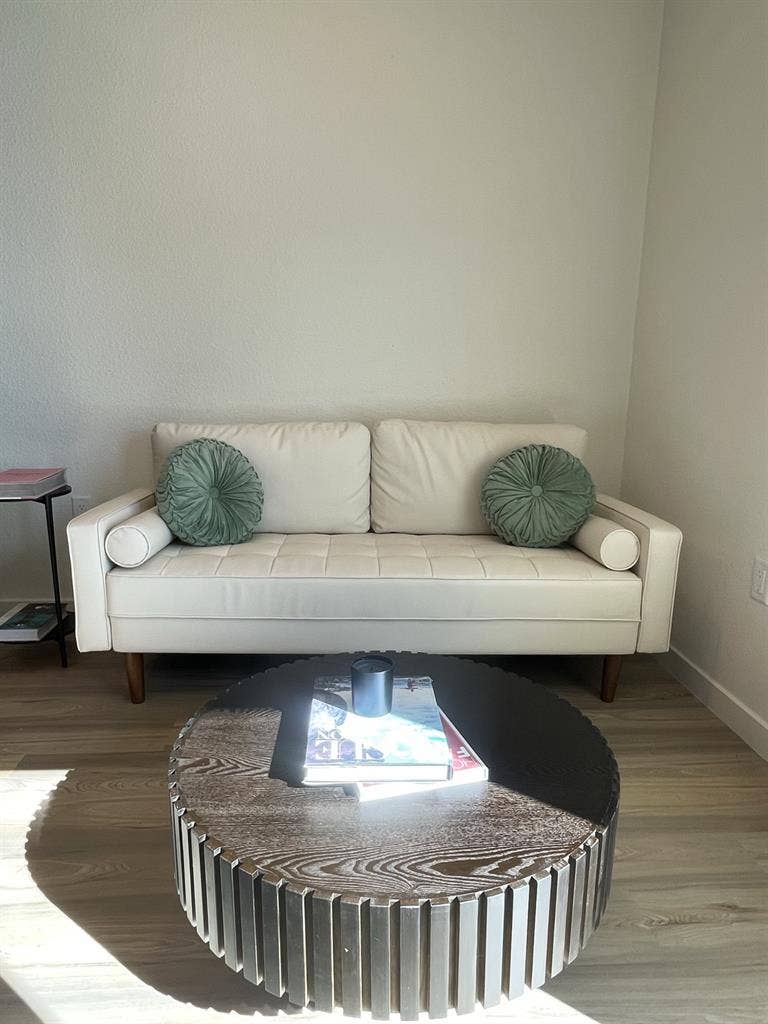 Gorgeous brand new ensuite apt