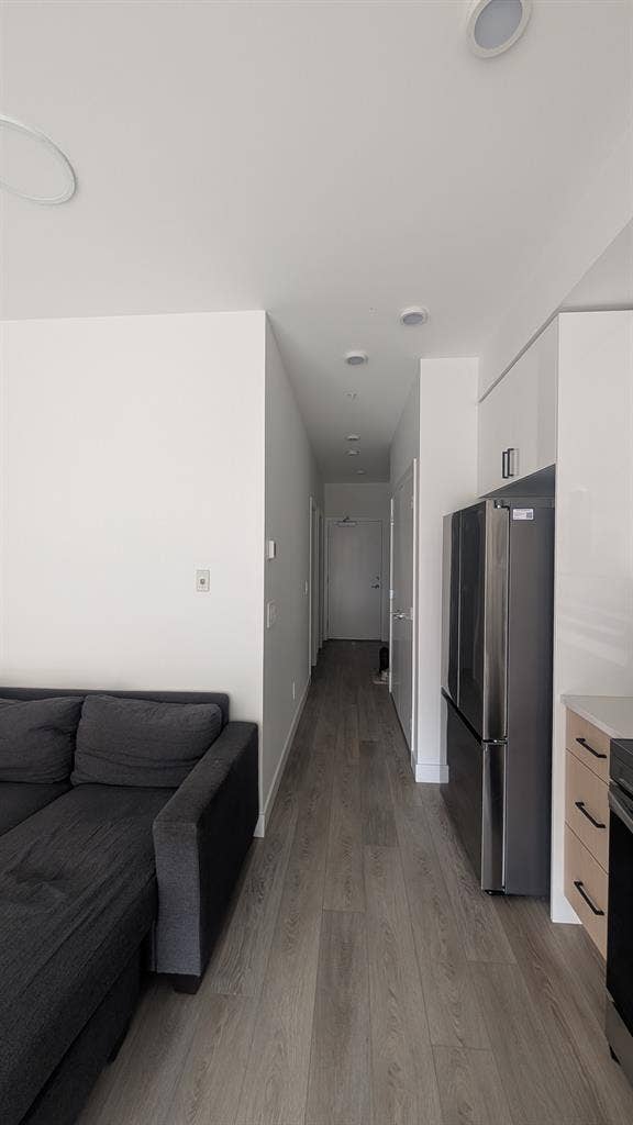 1 bedroom apartment lease available