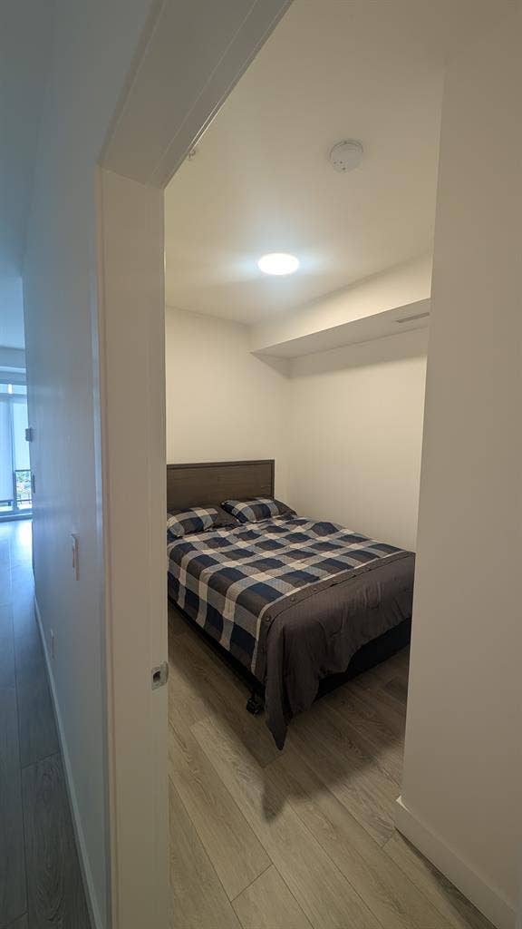 1 bedroom apartment lease available