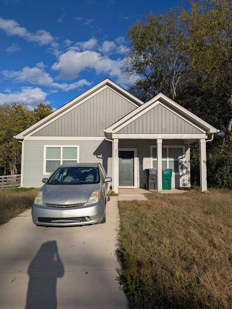 Looking for a roommate