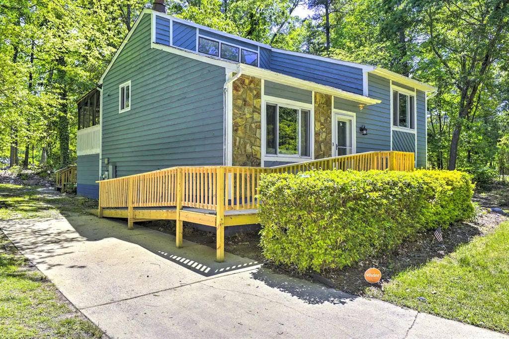 House with Rooms available for rent