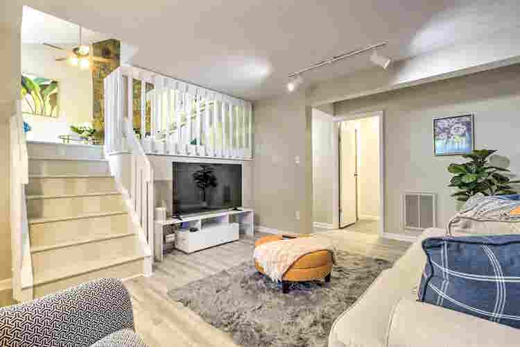 House with Rooms available for rent