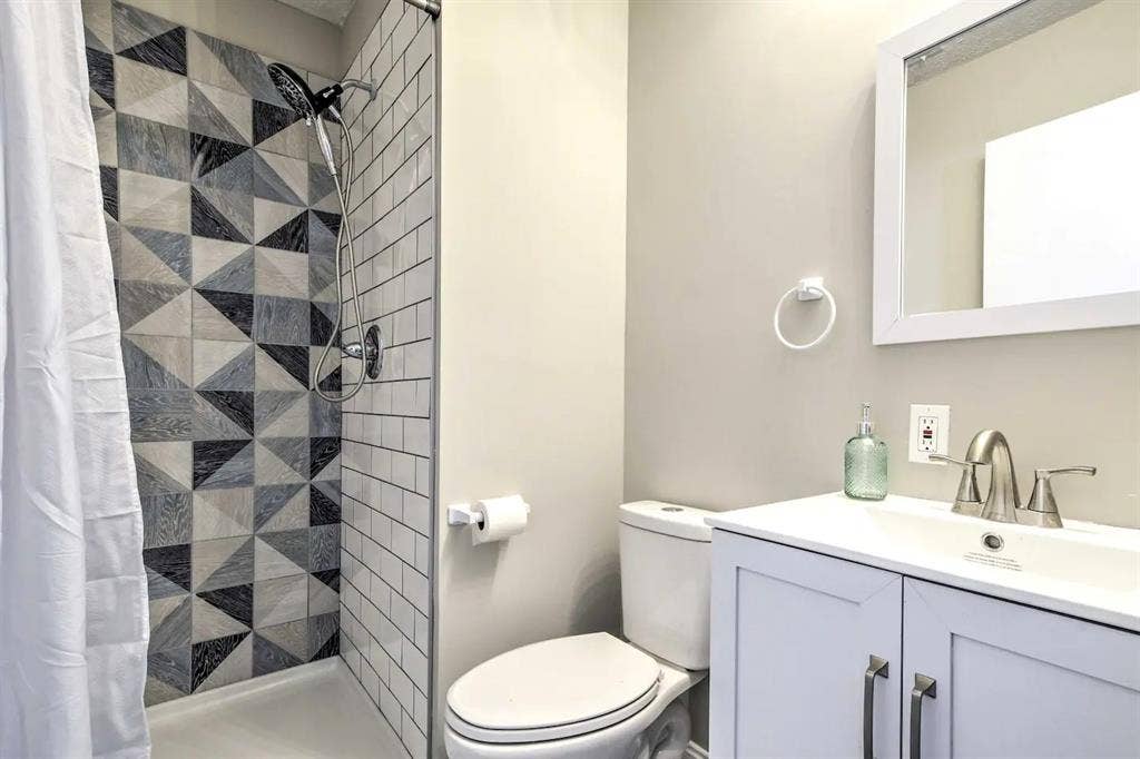 House with Rooms available for rent