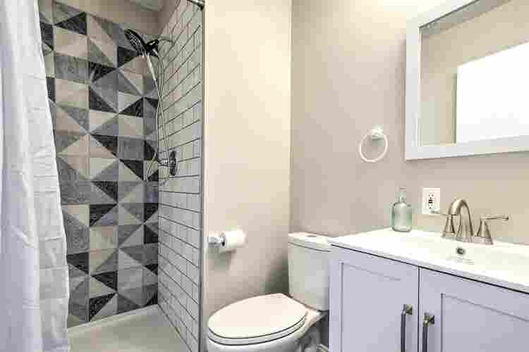 House with Rooms available for rent