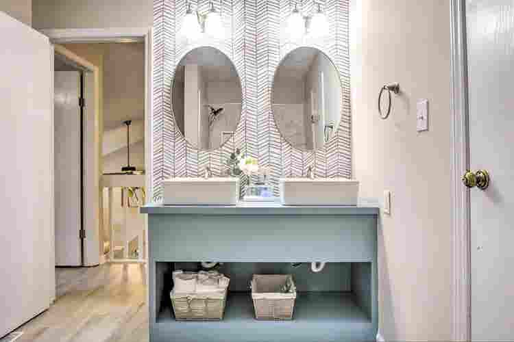 House with Rooms available for rent