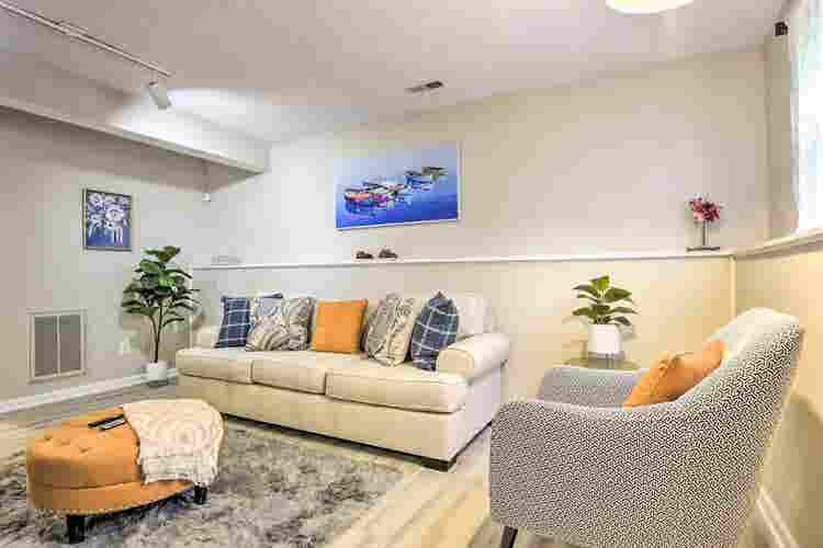 House with Rooms available for rent