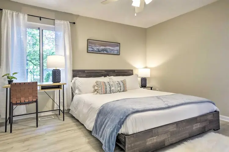 House with Rooms available for rent