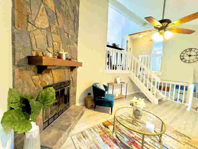 House with Rooms available for rent