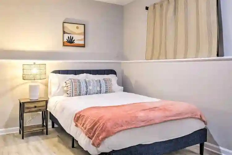 House with Rooms available for rent